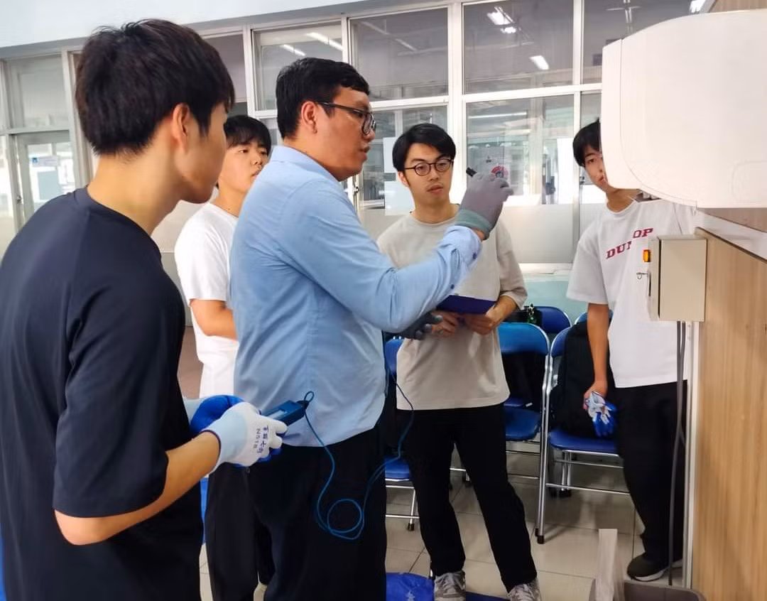 Cơ sở giáo dục nghề nghiệp công lập tại TP. HCM sẽ tinh giảm để ưu tiên cho cơ sở giáo dục nghề nghiệp tư thục, cơ sở giáo dục nghề nghiệp có vốn đầu tư nước ngoài. Cơ sở giáo dục nghề nghiệp công lập tại TP. HCM sẽ tinh giảm để ưu tiên cho cơ sở giáo dục nghề nghiệp tư thục, cơ sở giáo dục nghề nghiệp có vốn đầu tư nước ngoài.