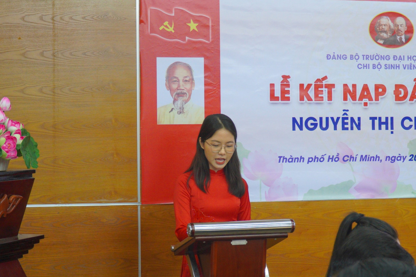 Châu Anh đã quyết tâm đứng vào hàng ngũ của Đảng từ thời điểm làm bài tiểu luận của môn học Tư tưởng Hồ Chí Minh. (Ảnh: NVCC) Châu Anh đã quyết tâm đứng vào hàng ngũ của Đảng từ thời điểm làm bài tiểu luận của môn học Tư tưởng Hồ Chí Minh. (Ảnh: NVCC)