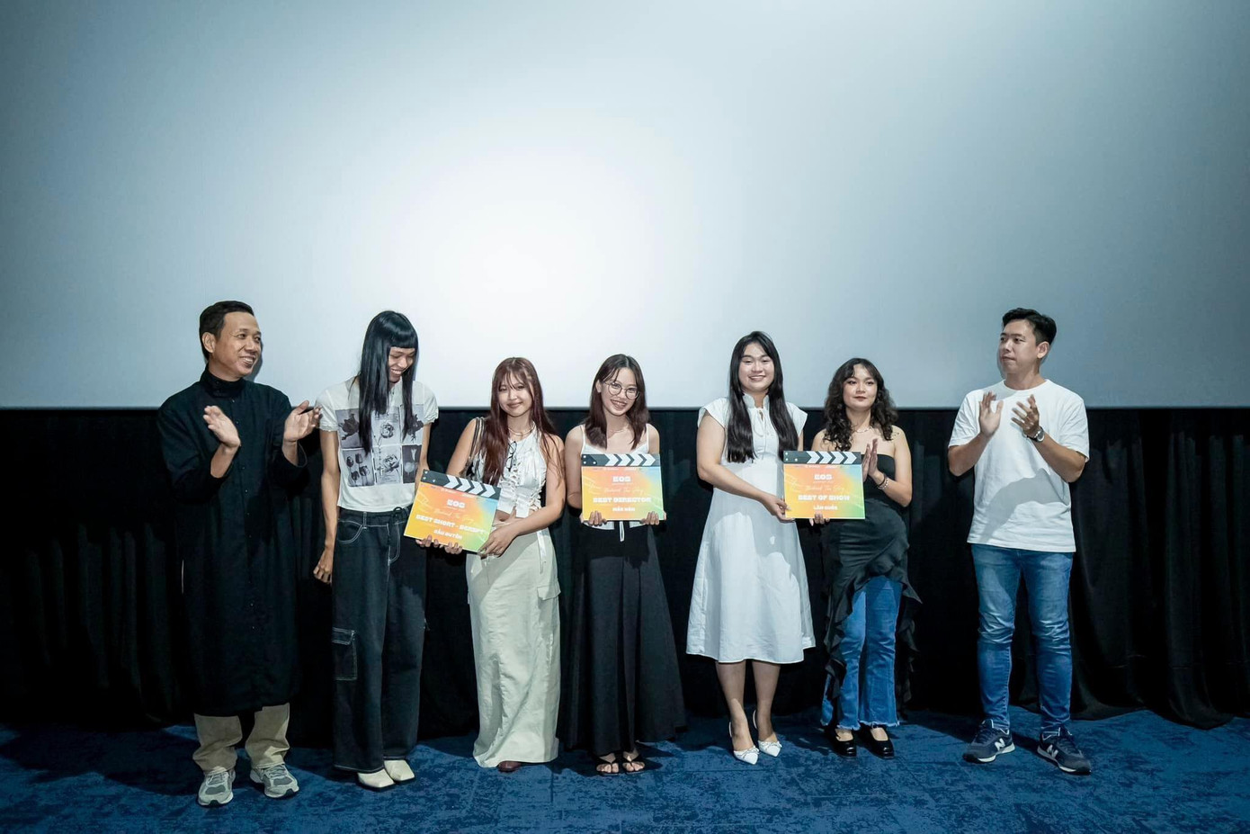 Bảo Nghi (giữa) nhận giải thưởng 'Best Director' tại Hội phim 'EOS Summer 2023'. (Ảnh: NVCC) Bảo Nghi (giữa) nhận giải thưởng 'Best Director' tại Hội phim 'EOS Summer 2023'. (Ảnh: NVCC)