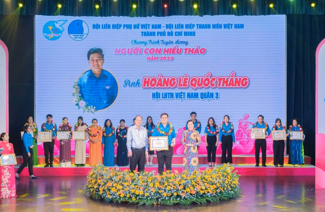 47 gương "Người con hiếu thảo" cấp Thành phố được TP. HCM tuyên dương trong dịp này. 47 gương "Người con hiếu thảo" cấp Thành phố được TP. HCM tuyên dương trong dịp này.