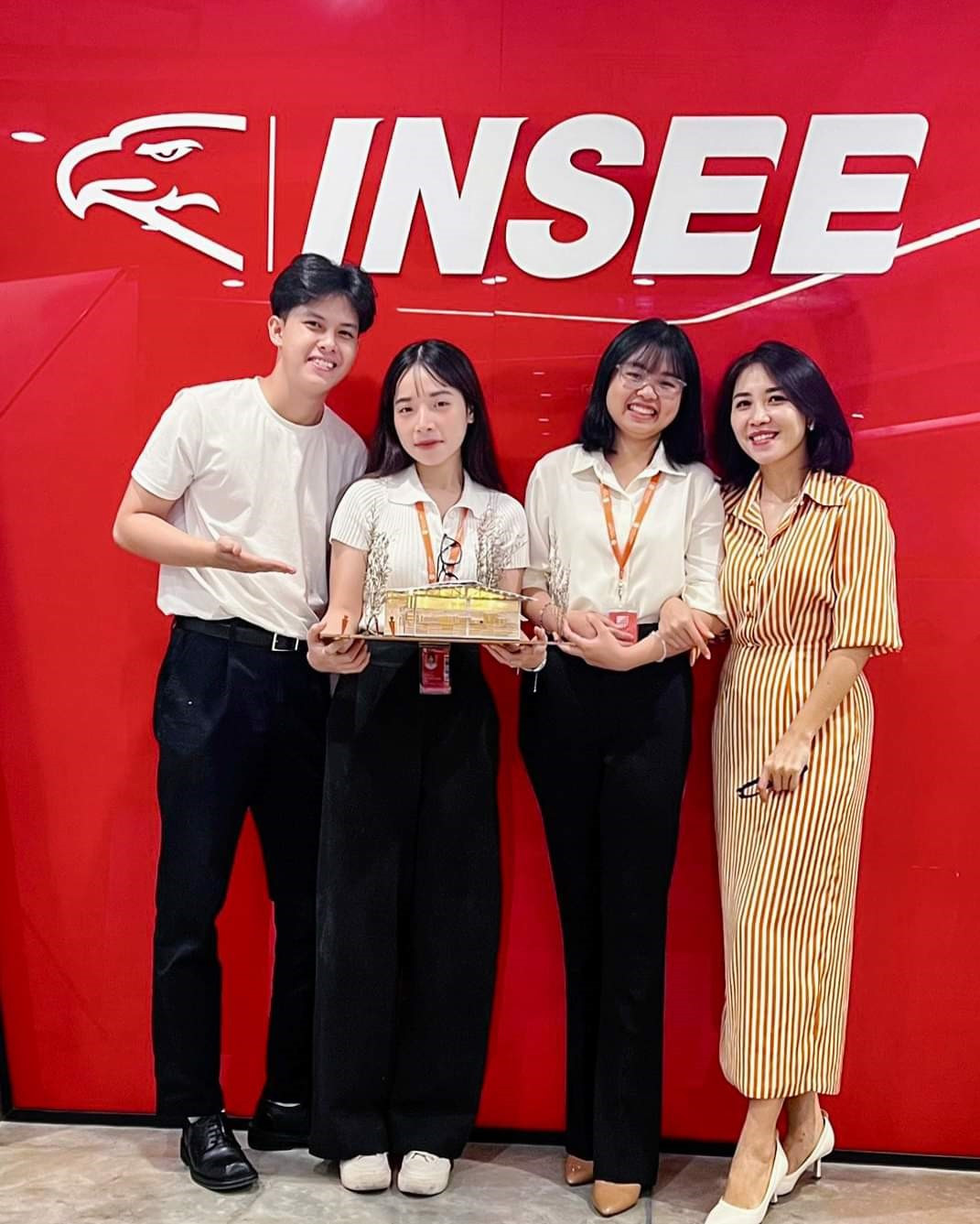 Ba thành viên của dự án 'Tô màu ước mơ'. Ba thành viên của dự án 'Tô màu ước mơ'.