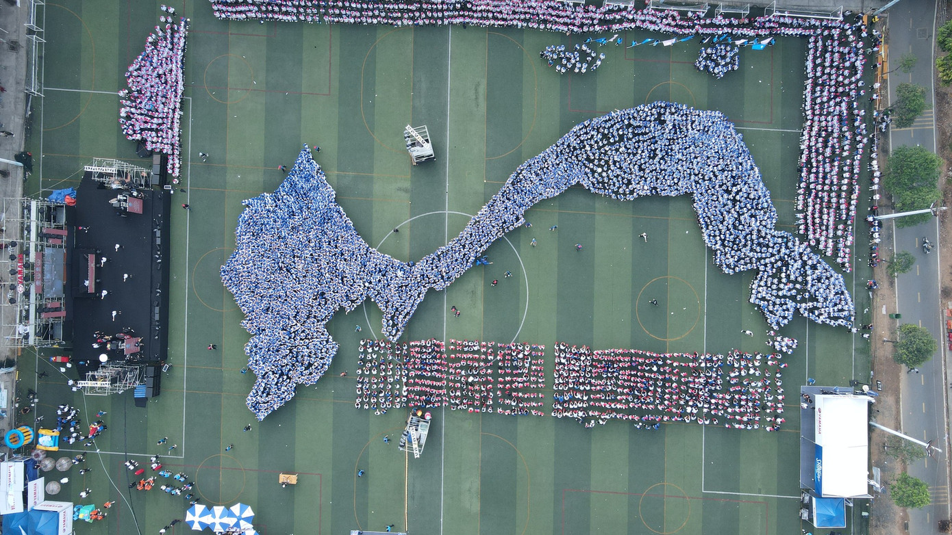 Màn xếp hình nhìn từ trên cao. (Ảnh: Trường ĐH SPKT) Màn xếp hình nhìn từ trên cao. (Ảnh: Trường ĐH SPKT)