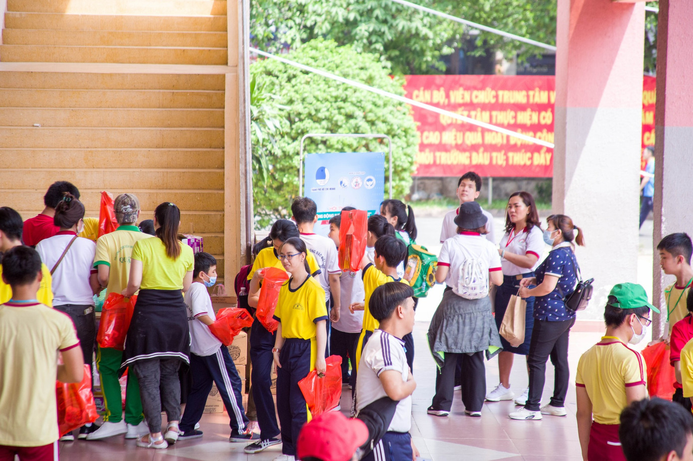 Rất đông các bạn trẻ khuyết tật tại các quận, huyện trên địa bàn TP. HCM về tham dự Hội thao.(Ảnh: TLTĐ) Rất đông các bạn trẻ khuyết tật tại các quận, huyện trên địa bàn TP. HCM về tham dự Hội thao.(Ảnh: TLTĐ)