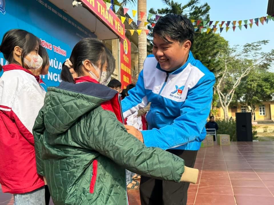 Từ năm 2018 đến nay, Sang đã thực hiện gần 100 chương trình hướng nghiệp tại 5 tỉnh, thành trên cả nước cho các em học sinh THPT.