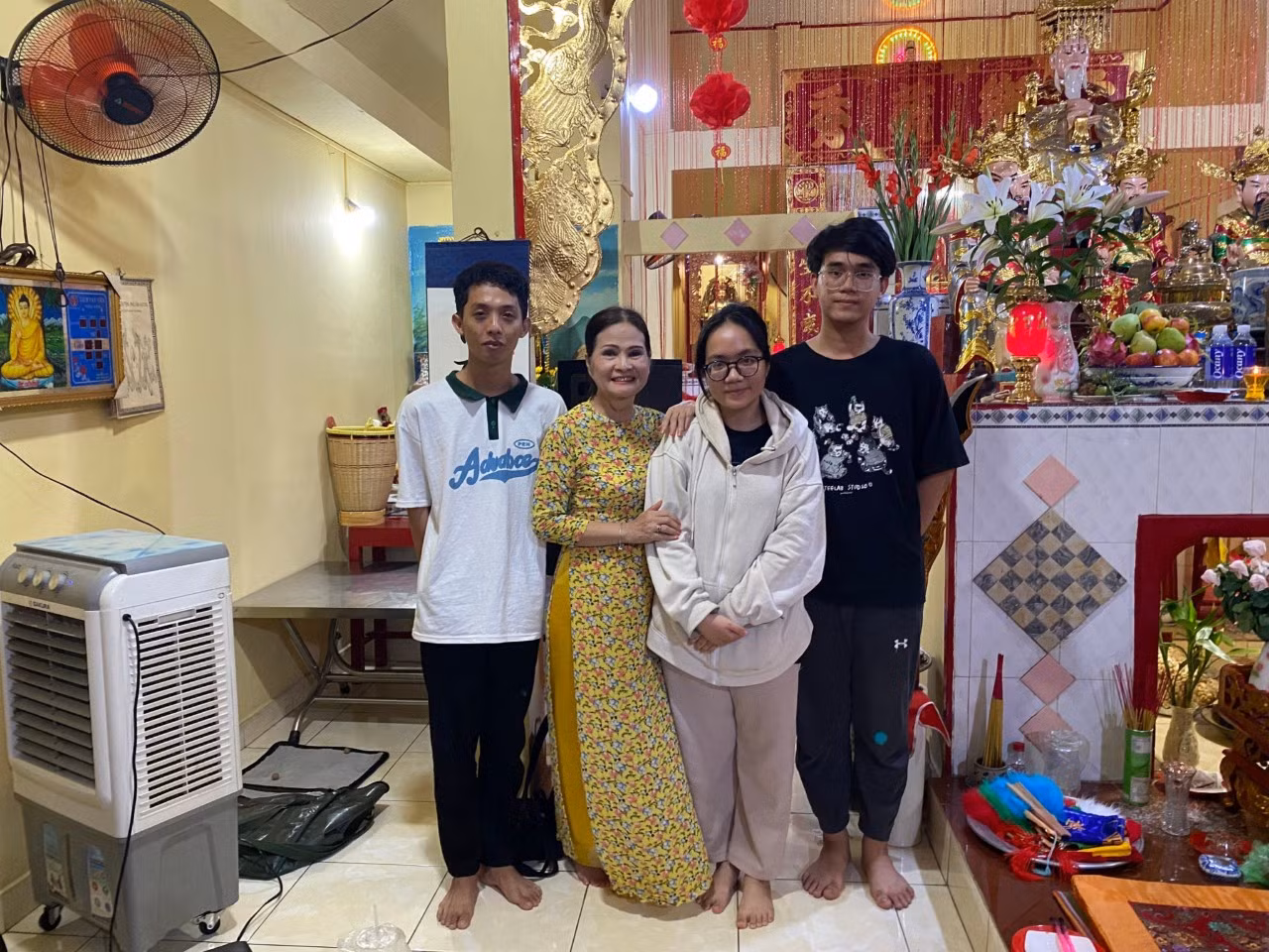 Nhóm nghiên cứu nhận được sự hỗ trợ và giúp đỡ nhiệt tình từ các nghệ nhân thanh đồng, đồng đền, thủ nhang, cung văn trong bộ môn nghệ thuật hát văn.