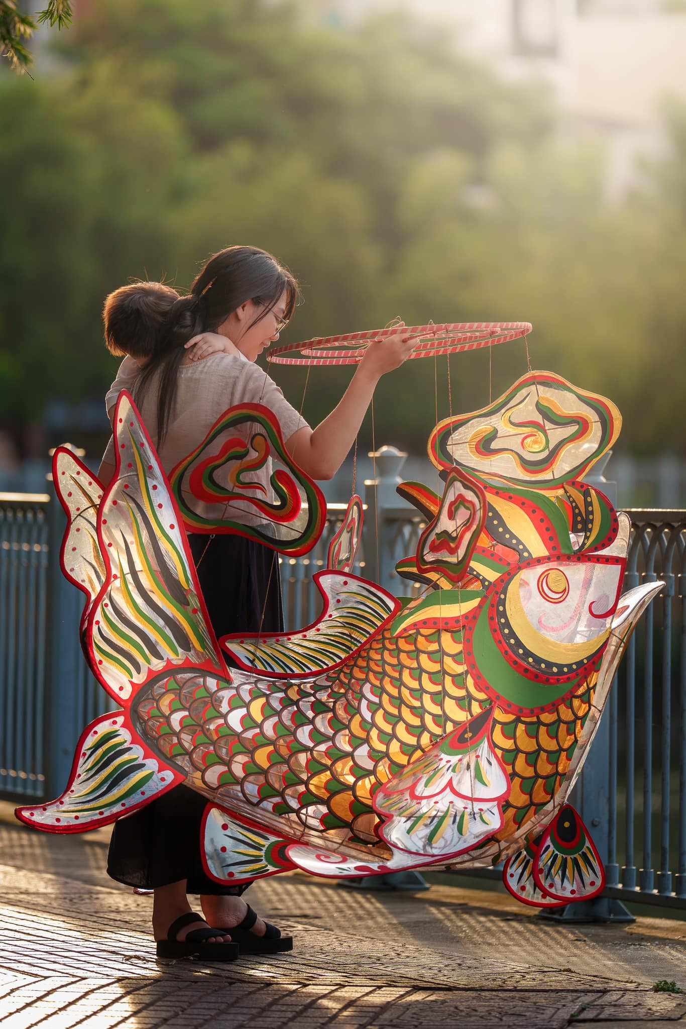 Mẫu lồng đèn “Cá chép hóa rồng” đang được nhiều người tìm mua. (Ảnh: NVCC) Mẫu lồng đèn “Cá chép hóa rồng” đang được nhiều người tìm mua. (Ảnh: NVCC)