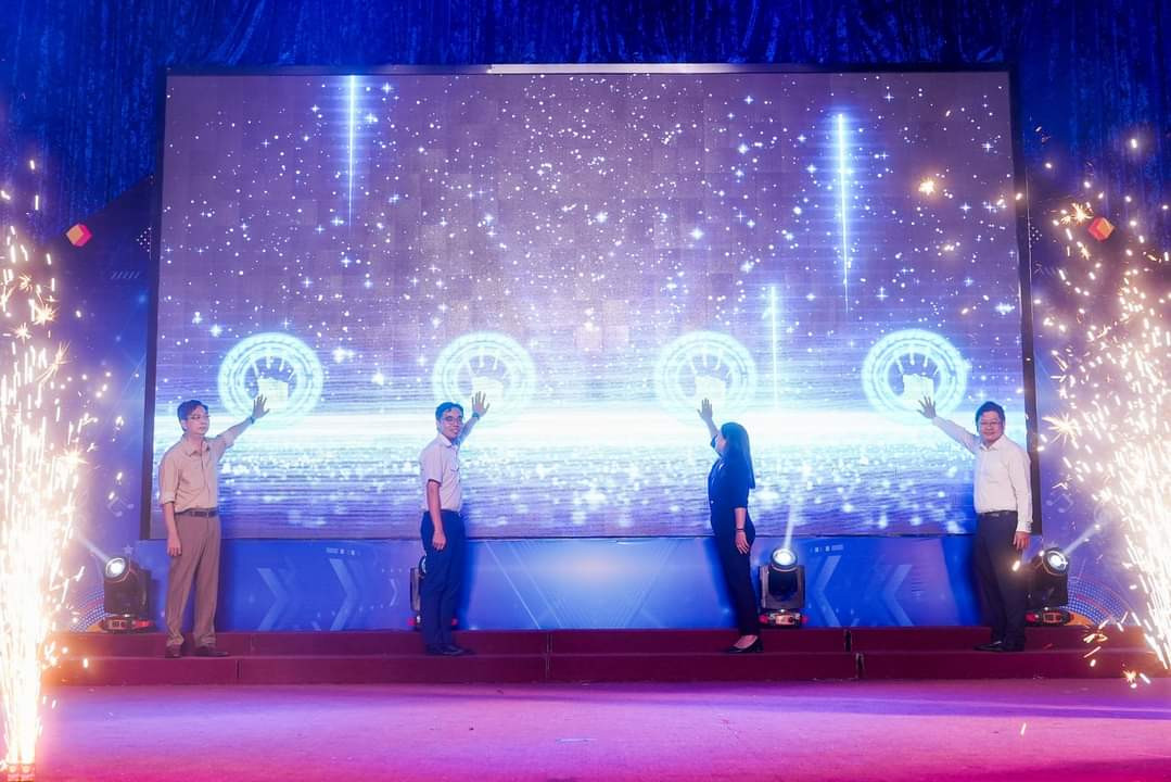 Ban Tổ chức thực hiện nghi thức khai mạc Liên hoan. Ban Tổ chức thực hiện nghi thức khai mạc Liên hoan.