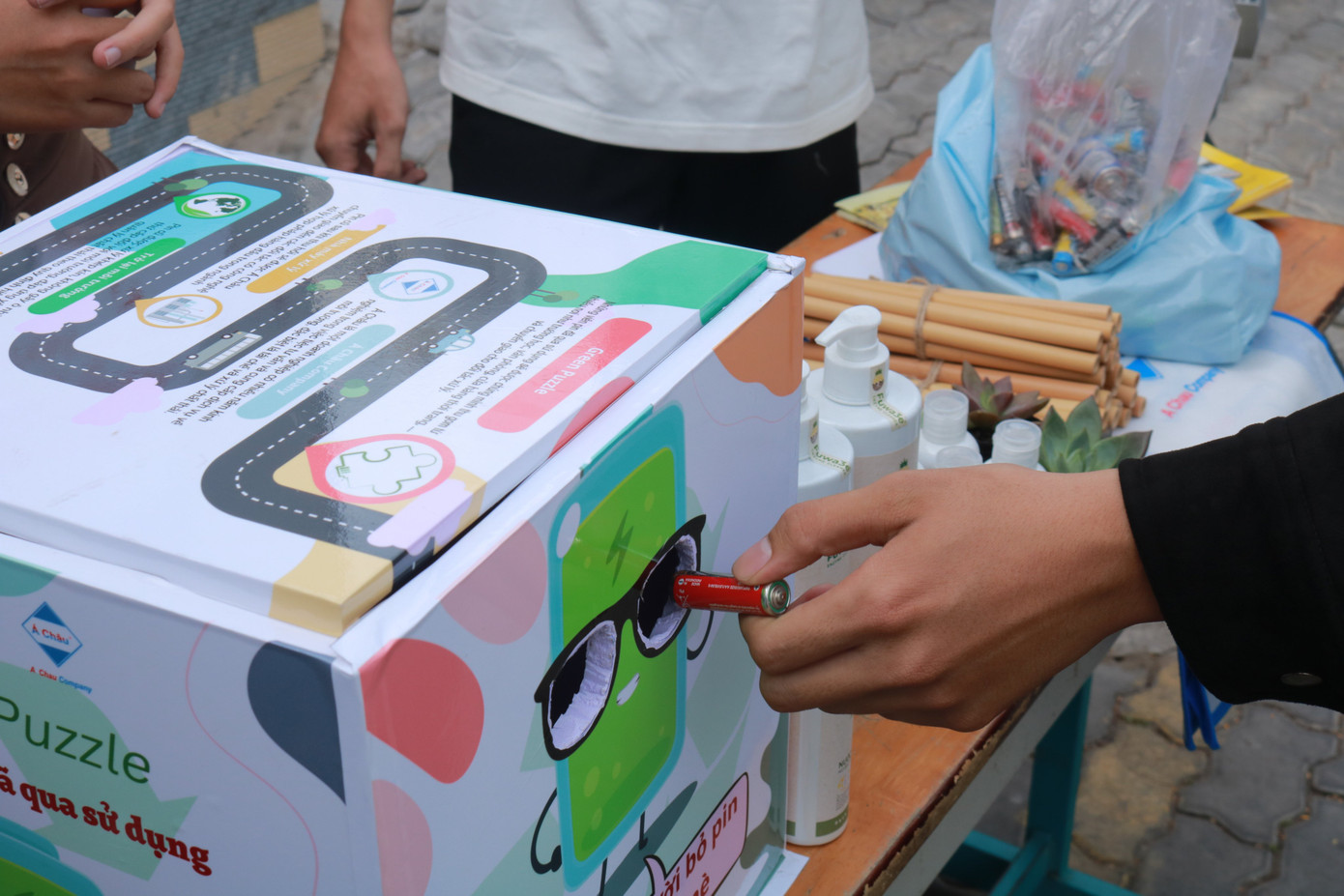 Pin sau khi thu gom sẽ được đưa đến nơi xử lý.