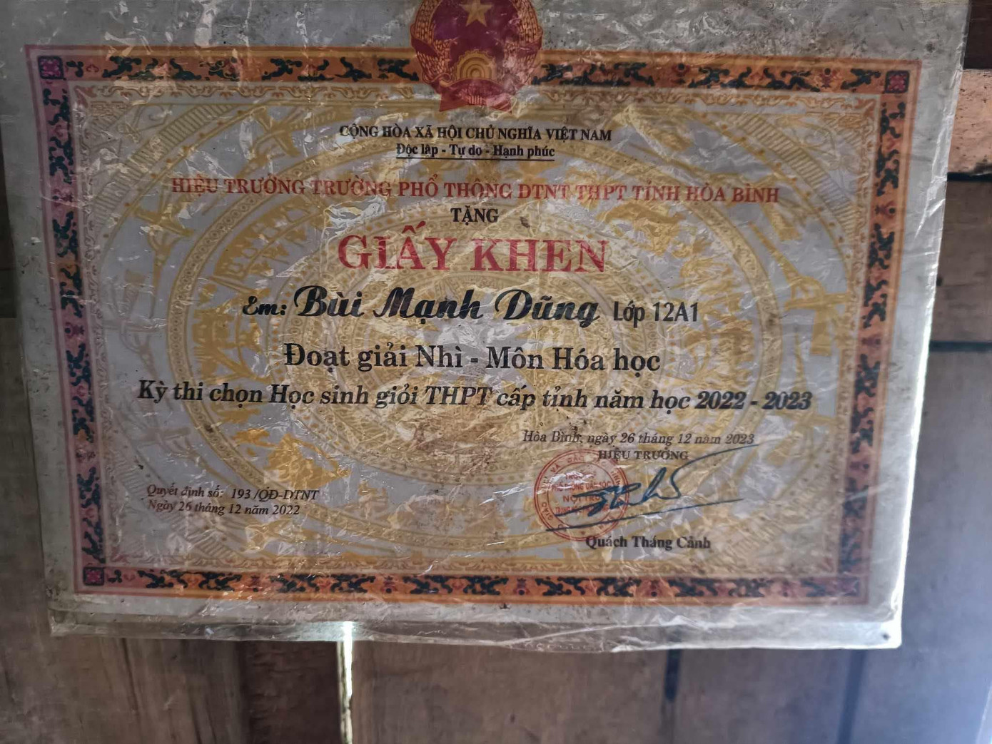 Dù hoàn cảnh khó khăn nhưng Dũng luôn duy trì kết quả học tập tốt. (Ảnh: Xã Đoàn Gia Mô) Dù hoàn cảnh khó khăn nhưng Dũng luôn duy trì kết quả học tập tốt. (Ảnh: Xã Đoàn Gia Mô)