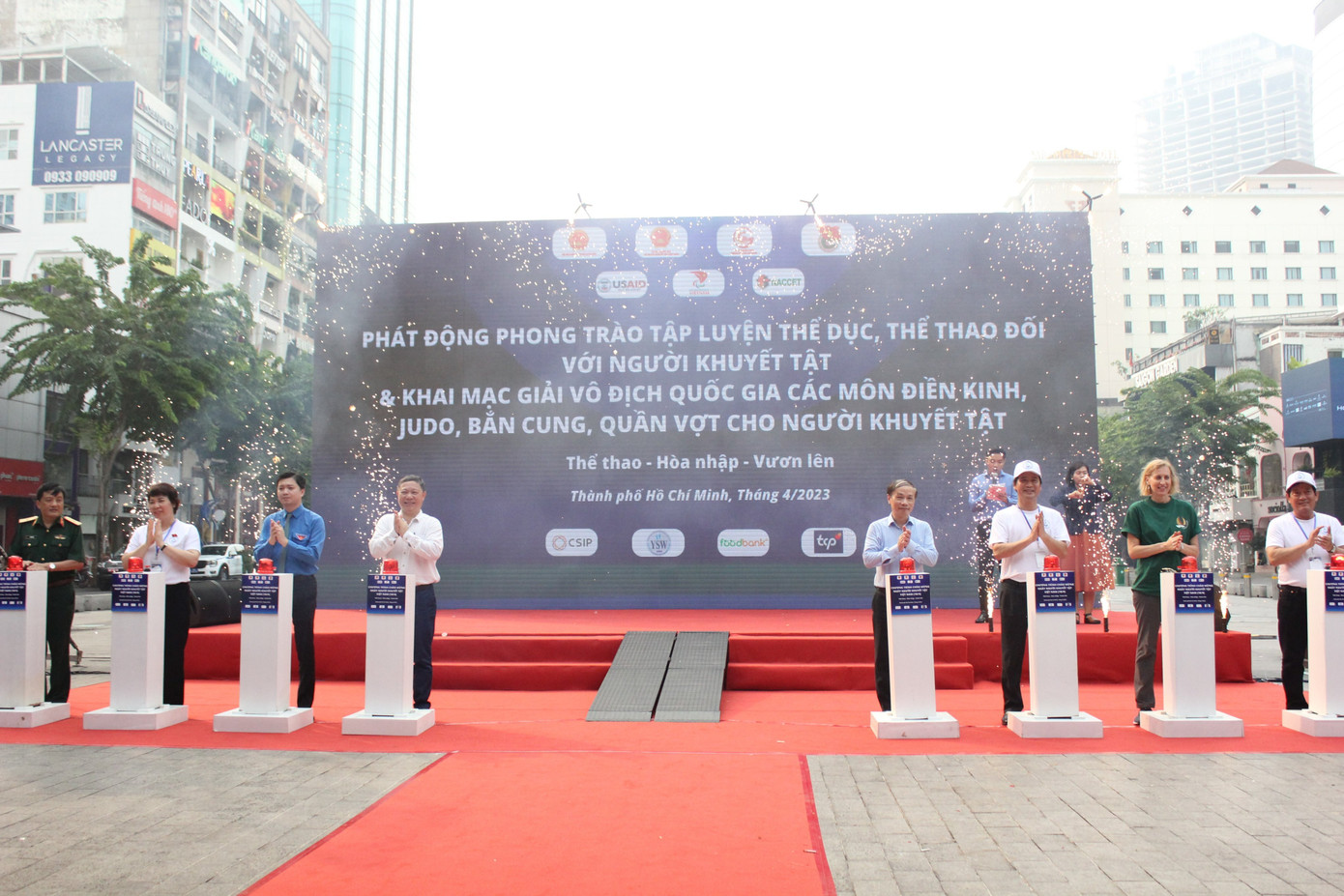 Tại chương trình, các đại biểu cùng phát động phong trào tập luyện thể dục thể thao trong người khuyết tật.