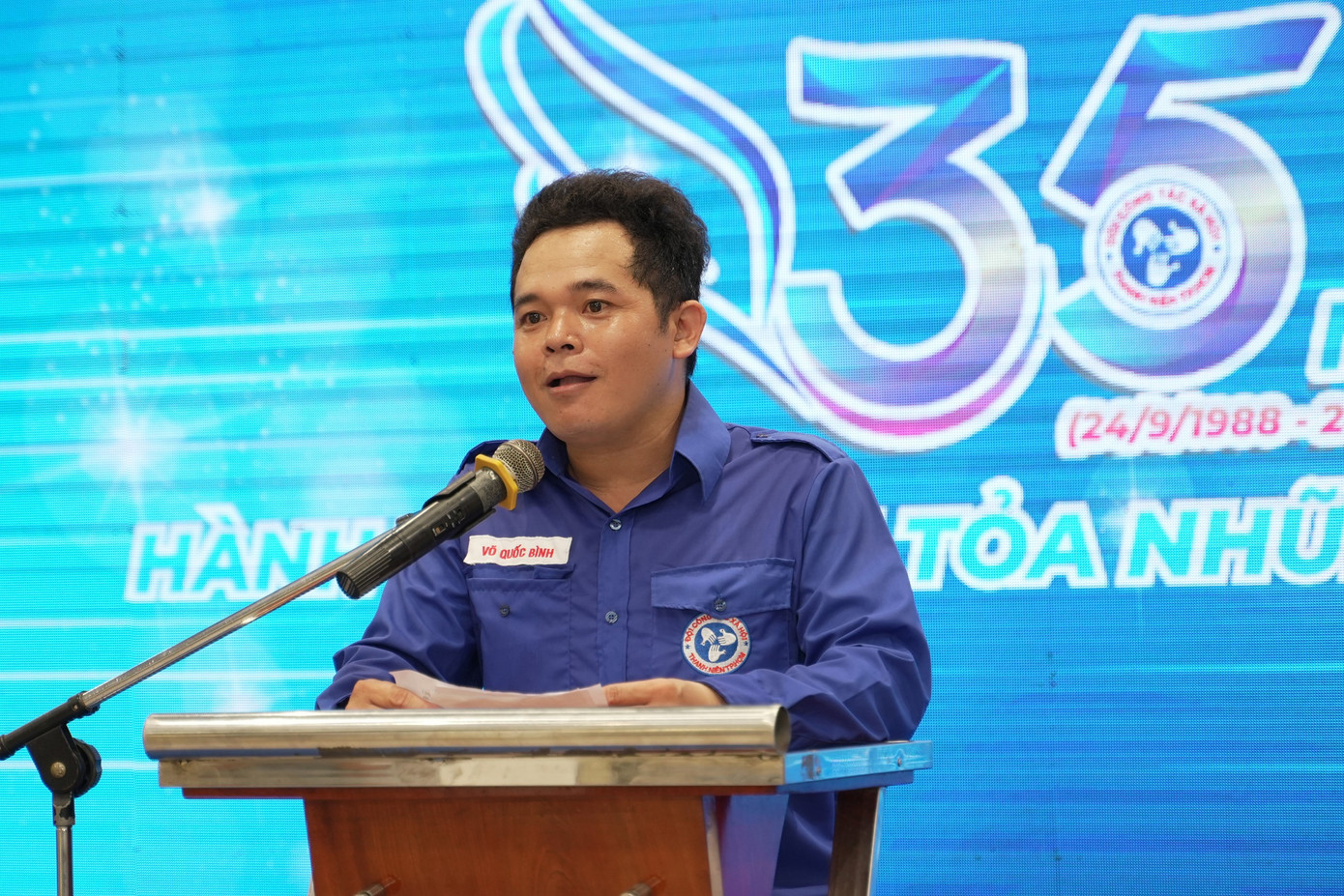 Anh Võ Quốc Bình – Đội trưởng Đội Công tác xã hội Thanh niên Thành phố chia sẻ về những hoạt động của Hội trong suốt 35 năm. Anh Võ Quốc Bình – Đội trưởng Đội Công tác xã hội Thanh niên Thành phố chia sẻ về những hoạt động của Hội trong suốt 35 năm.