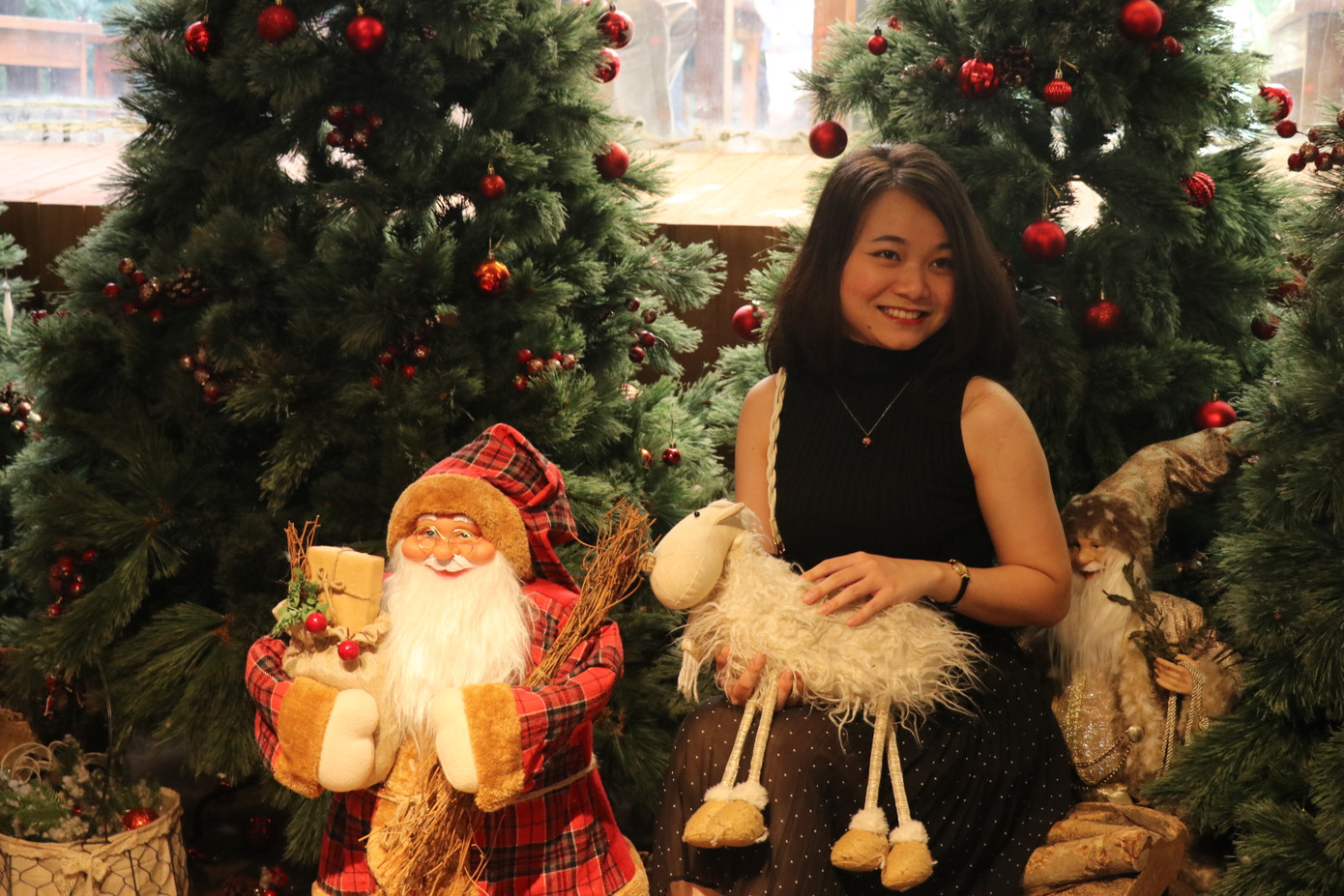 Nhiều bạn trẻ thích thú với góc chụp hình xinh xắn. (Ảnh: Lan Huỳnh)