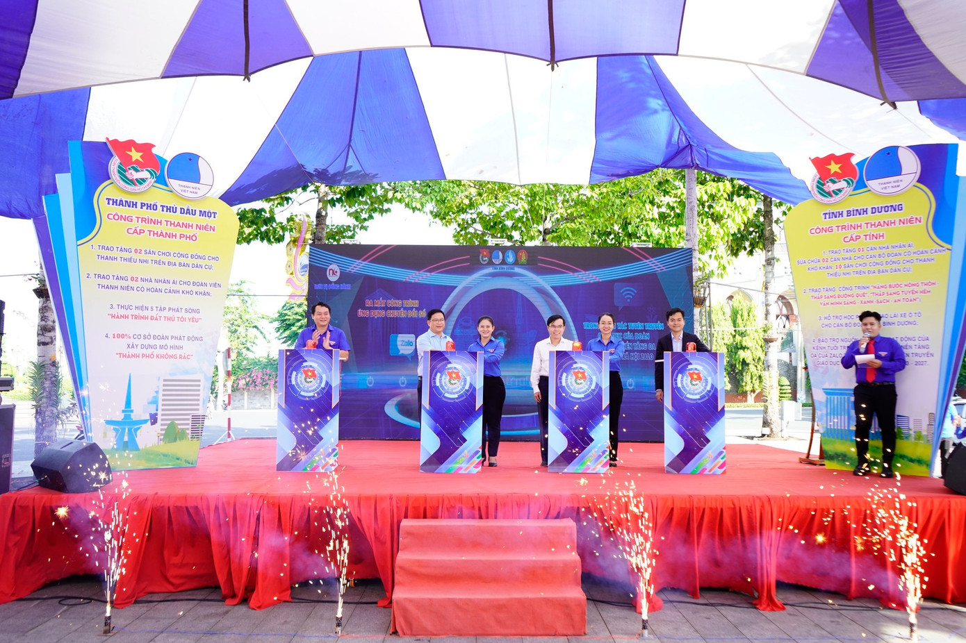 Ban Thường vụ Tỉnh Đoàn cùng Công ty TNHH Cung ứng nhân lực Nhân Kiệt thực hiện nghi thức ấn nút ra mắt công trình ứng dụng chuyển đổi số trong hoạt động tuyên truyền của Đoàn thông qua nền tảng OA của mạng xã hội Zalo. (Ảnh: Tỉnh Đoàn Bình Dương) Ban Thường vụ Tỉnh Đoàn cùng Công ty TNHH Cung ứng nhân lực Nhân Kiệt thực hiện nghi thức ấn nút ra mắt công trình ứng dụng chuyển đổi số trong hoạt động tuyên truyền của Đoàn thông qua nền tảng OA của mạng xã hội Zalo. (Ảnh: Tỉnh Đoàn Bình Dương)