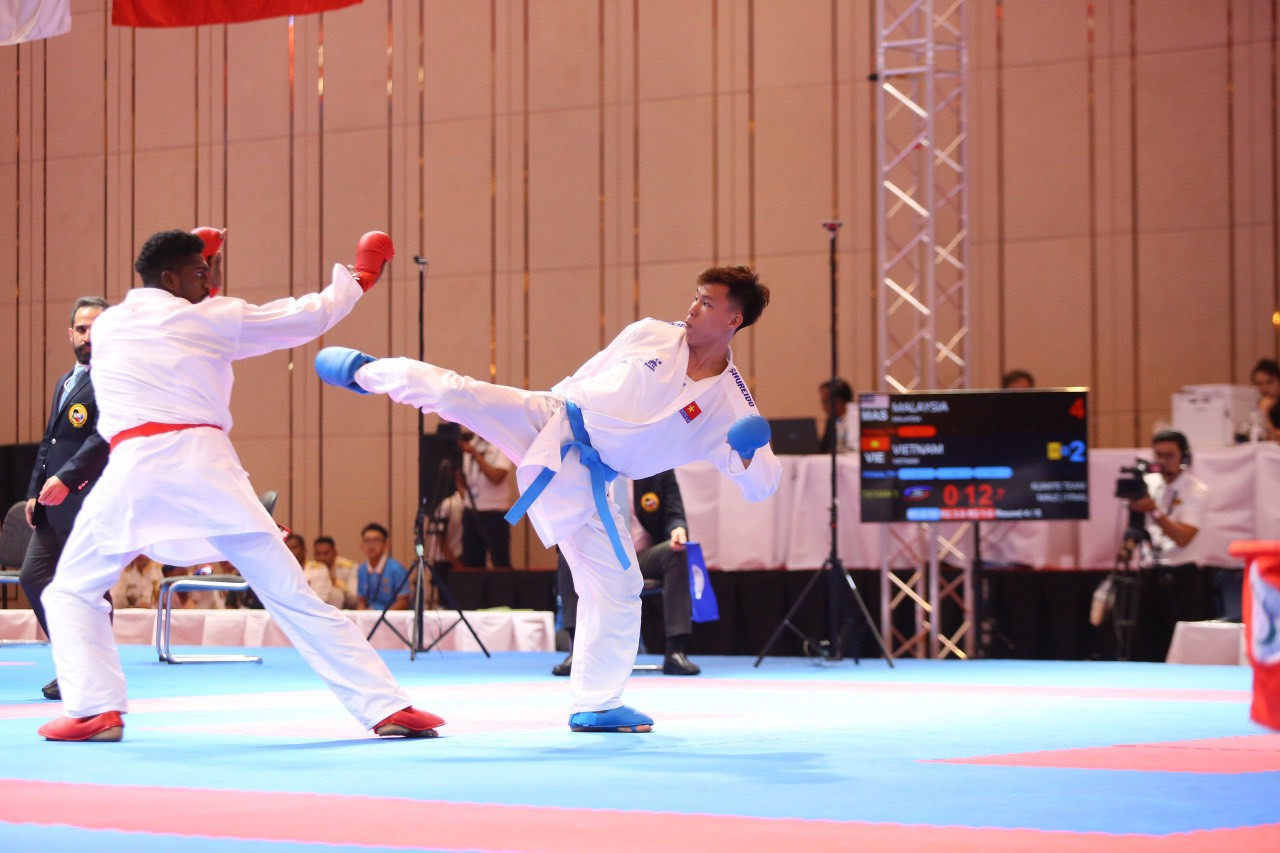 Phần thi kịch tính giữa Võ Văn Hiền và đối thủ. (Ảnh: NVCC) Phần thi kịch tính giữa Võ Văn Hiền và đối thủ. (Ảnh: NVCC)