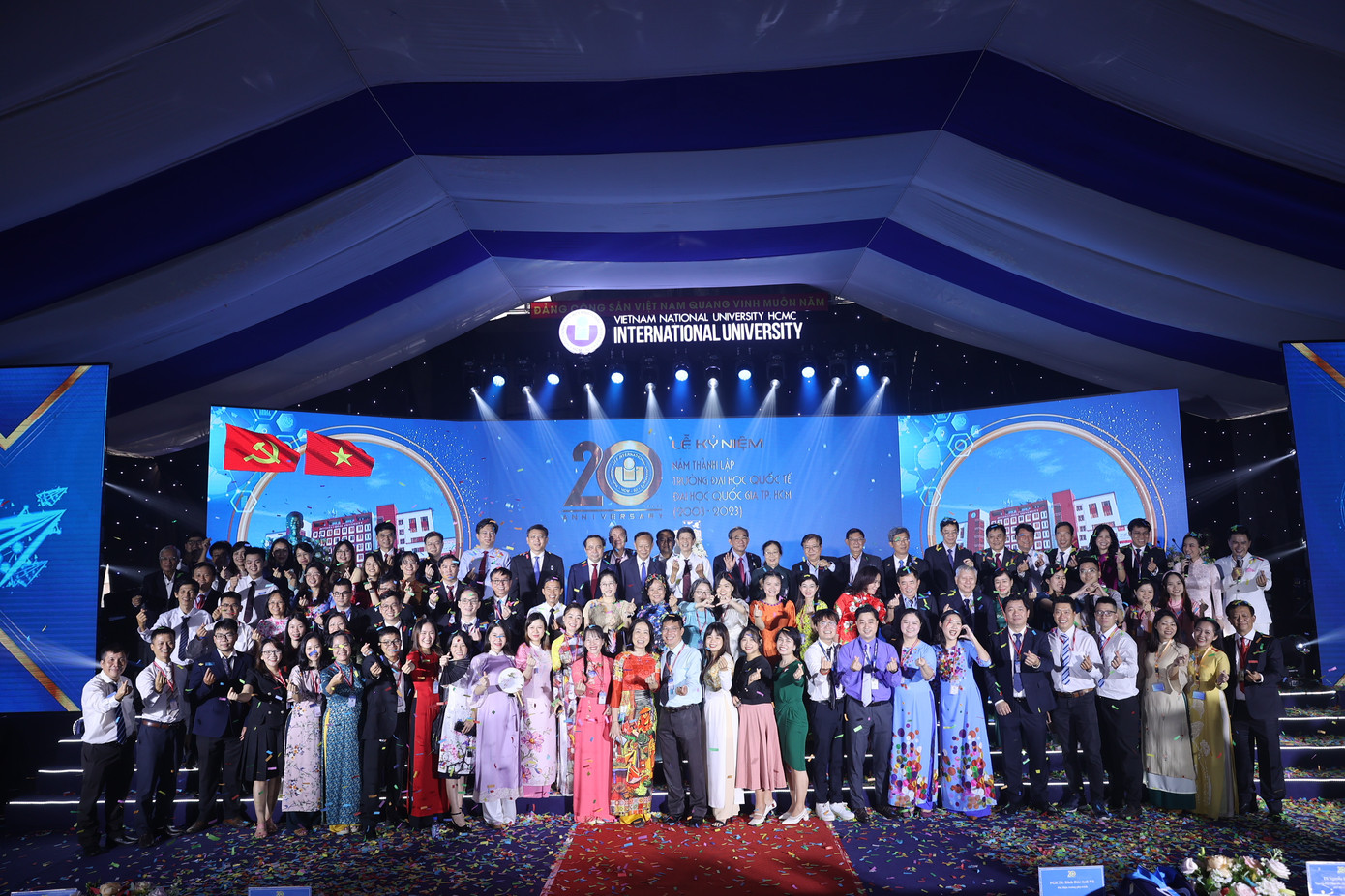 Trường ĐH Quốc tế (ĐHQG TP. HCM) kỉ niệm 20 năm ngày thành lập trường vào sáng 5/12. Trường ĐH Quốc tế (ĐHQG TP. HCM) kỉ niệm 20 năm ngày thành lập trường vào sáng 5/12.