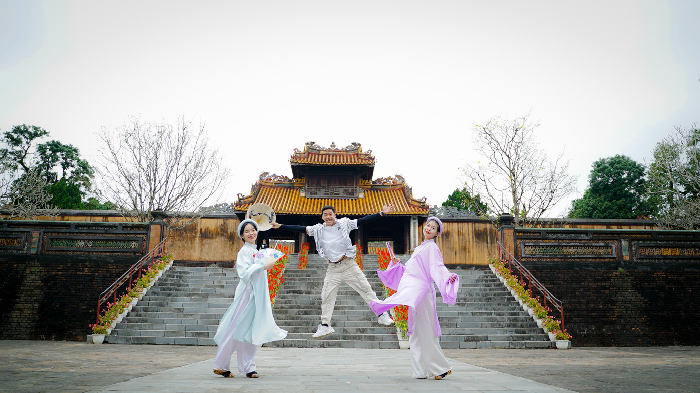 Trong các video trên kênh "Bỏng Ngô Mario" thì thường có phần giới thiệu: “Du lịch tâm linh giữ lấy nếp nhà Việt Nam”.