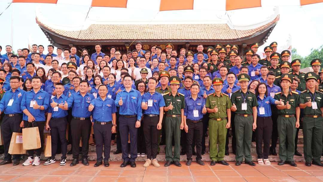 165 ‘Thanh niên tiên tiến làm theo lời Bác’ cụm miền Đông Nam Bộ.