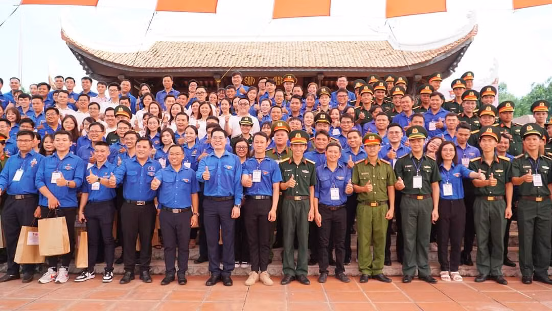 165 ‘Thanh niên tiên tiến làm theo lời Bác’ cụm miền Đông Nam Bộ.