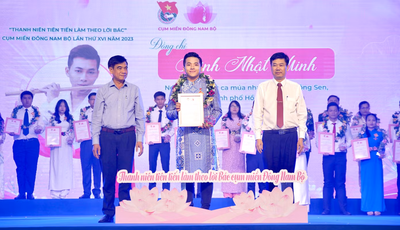 Trước đó, Đinh Nhật Minh từng là "Công dân trẻ tiêu biểu TP. HCM năm 2022" và "Thanh niên tiên tiến làm theo lời Bác cụm Đông Nam Bộ năm 2023". (Ảnh: NVCC)