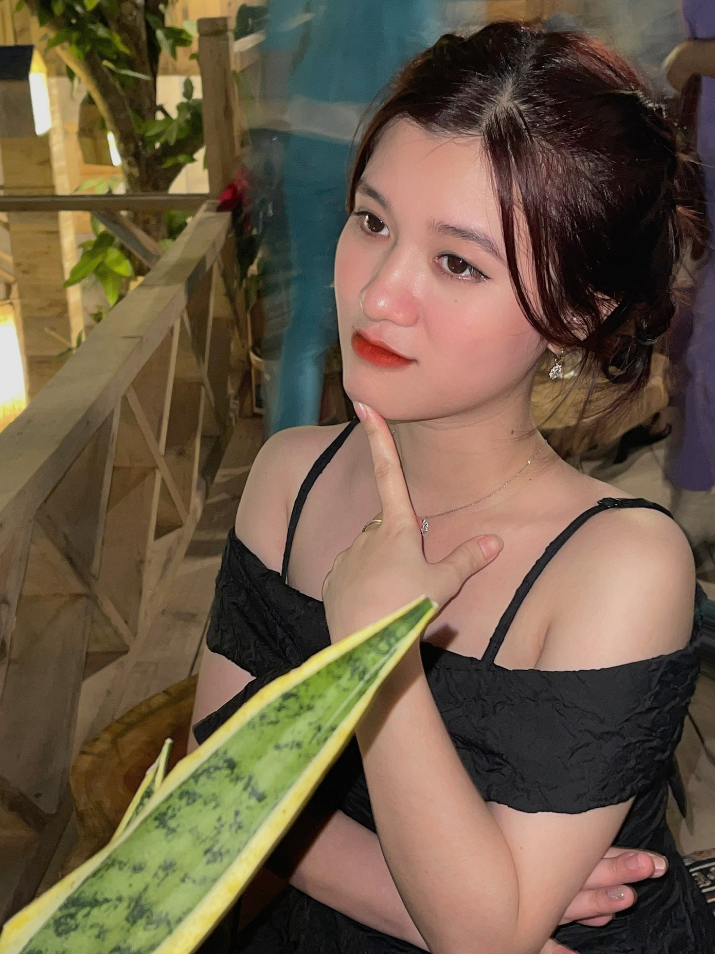 Thanh Châu muốn bắt tay luôn vào thực hiện kế hoạch. Thanh Châu muốn bắt tay luôn vào thực hiện kế hoạch.