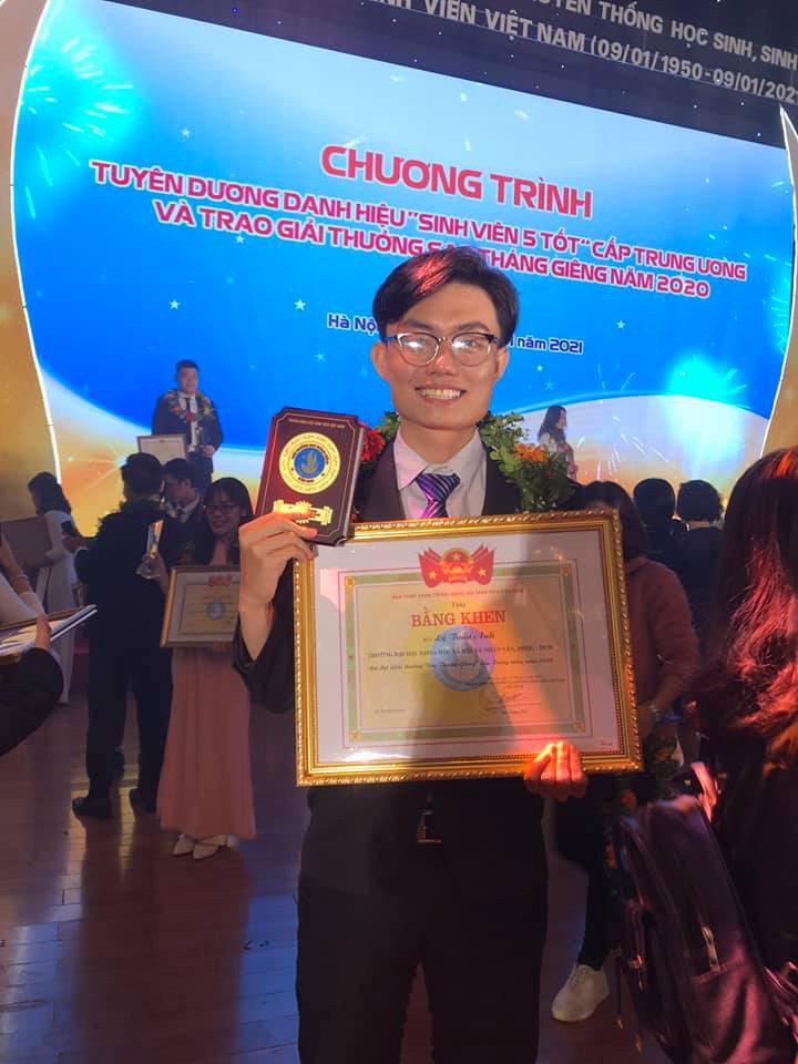 Lý Tuấn Anh tại chương trình Tuyên dương Danh hiệu 'Sinh viên 5 tốt' cấp Trung ương và Trao Giải thưởng 'Sao Tháng Giêng', năm 2020. Lý Tuấn Anh tại chương trình Tuyên dương Danh hiệu 'Sinh viên 5 tốt' cấp Trung ương và Trao Giải thưởng 'Sao Tháng Giêng', năm 2020.
