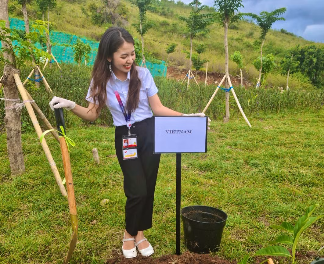 Hải Đăng tham gia hoạt động Đại diện quốc gia trồng cây đóng góp vào mục tiêu phát triển bền vững trong khu vực. (Ảnh: NVCC)