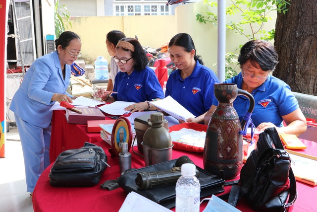 Những kỷ vật của cựu cán bộ Đoàn mang tặng tại chương trình. Những kỷ vật của cựu cán bộ Đoàn mang tặng tại chương trình.