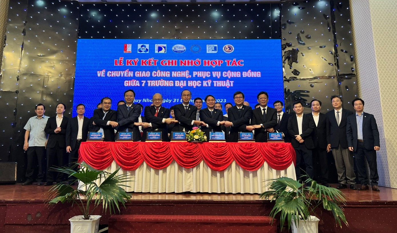 7 trường ĐH Kỹ thuật ký thỏa thuận với UBND tỉnh Bình Định. (Ảnh: ĐHBK) 7 trường ĐH Kỹ thuật ký thỏa thuận với UBND tỉnh Bình Định. (Ảnh: ĐHBK)