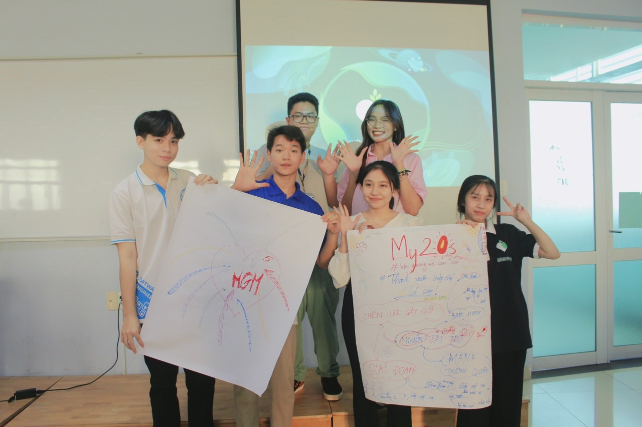 Các “chiến sĩ” tham gia những hoạt động trong buổi giao lưu. Các “chiến sĩ” tham gia những hoạt động trong buổi giao lưu.