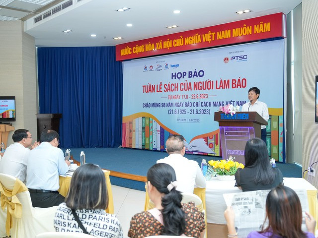 Nhà báo Trần Trọng Dũng - Phó Chủ tịch Hội Nhà báo Việt Nam chia sẻ trong buổi họp báo. (Ảnh: Độc Lập)