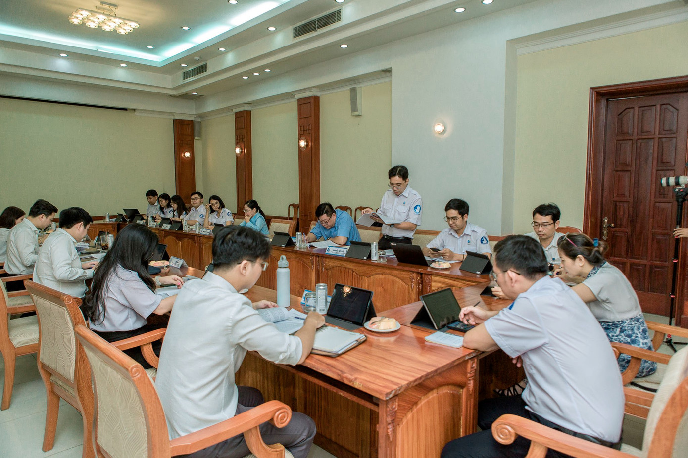 Nhiều ý kiến của các đại biểu đưa ra trong buổi làm việc. Nhiều ý kiến của các đại biểu đưa ra trong buổi làm việc.