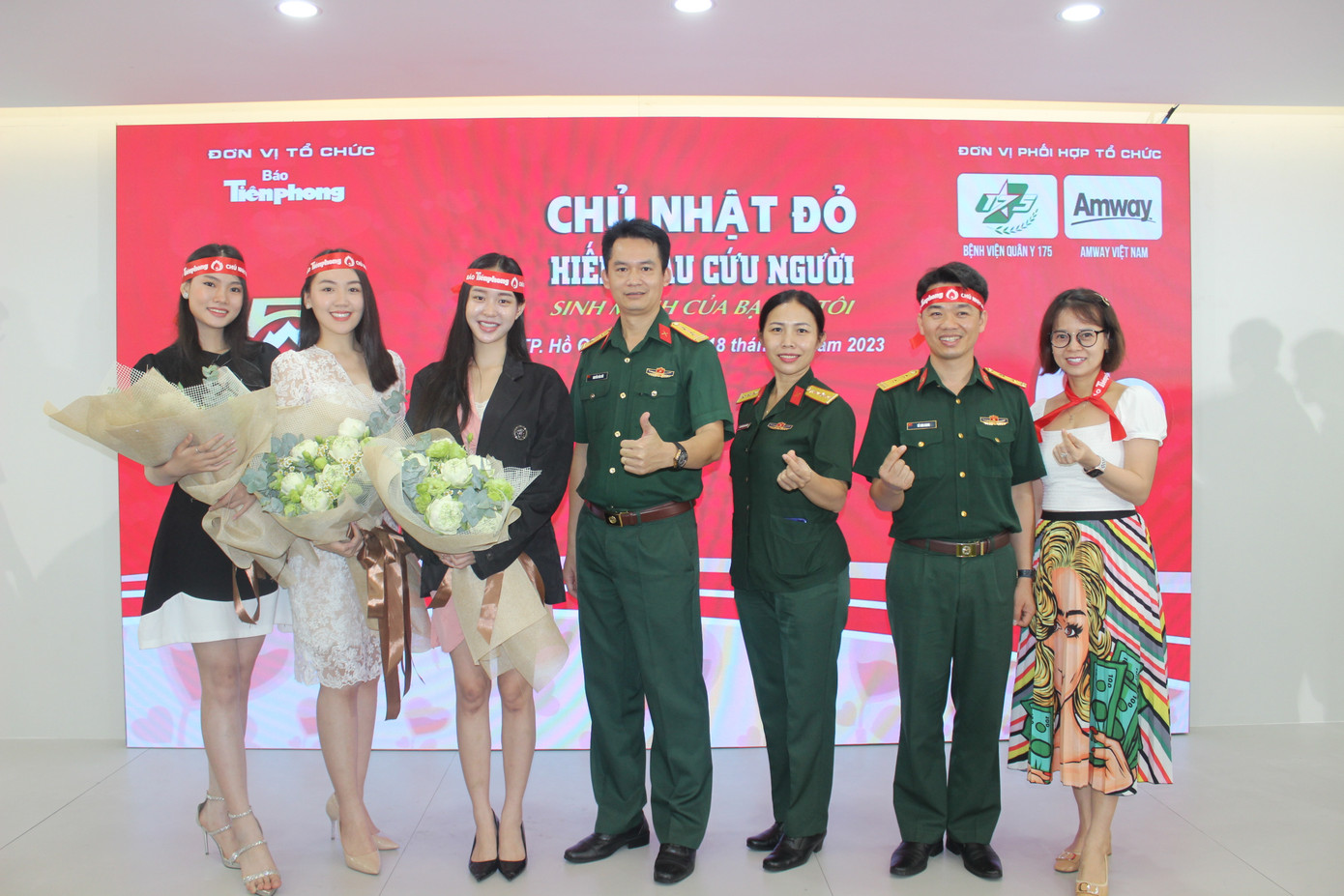 Chương trình còn có sự tham gia của 3 người đẹp Hoa hậu Việt Nam 2022: Nguyễn Lê Hoàng Linh, Nguyễn Ngọc Tường Vi, Ngọc Thảo.