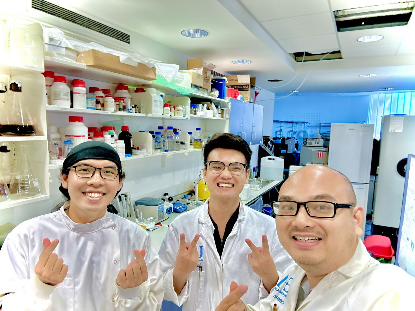 Cao Xuân Peter (giữa) và hai người bạn tham gia Chương trình Erasmus+ KA107 tại ĐH East Anglia (UEA). (Ảnh: NVCC) Cao Xuân Peter (giữa) và hai người bạn tham gia Chương trình Erasmus+ KA107 tại ĐH East Anglia (UEA). (Ảnh: NVCC)