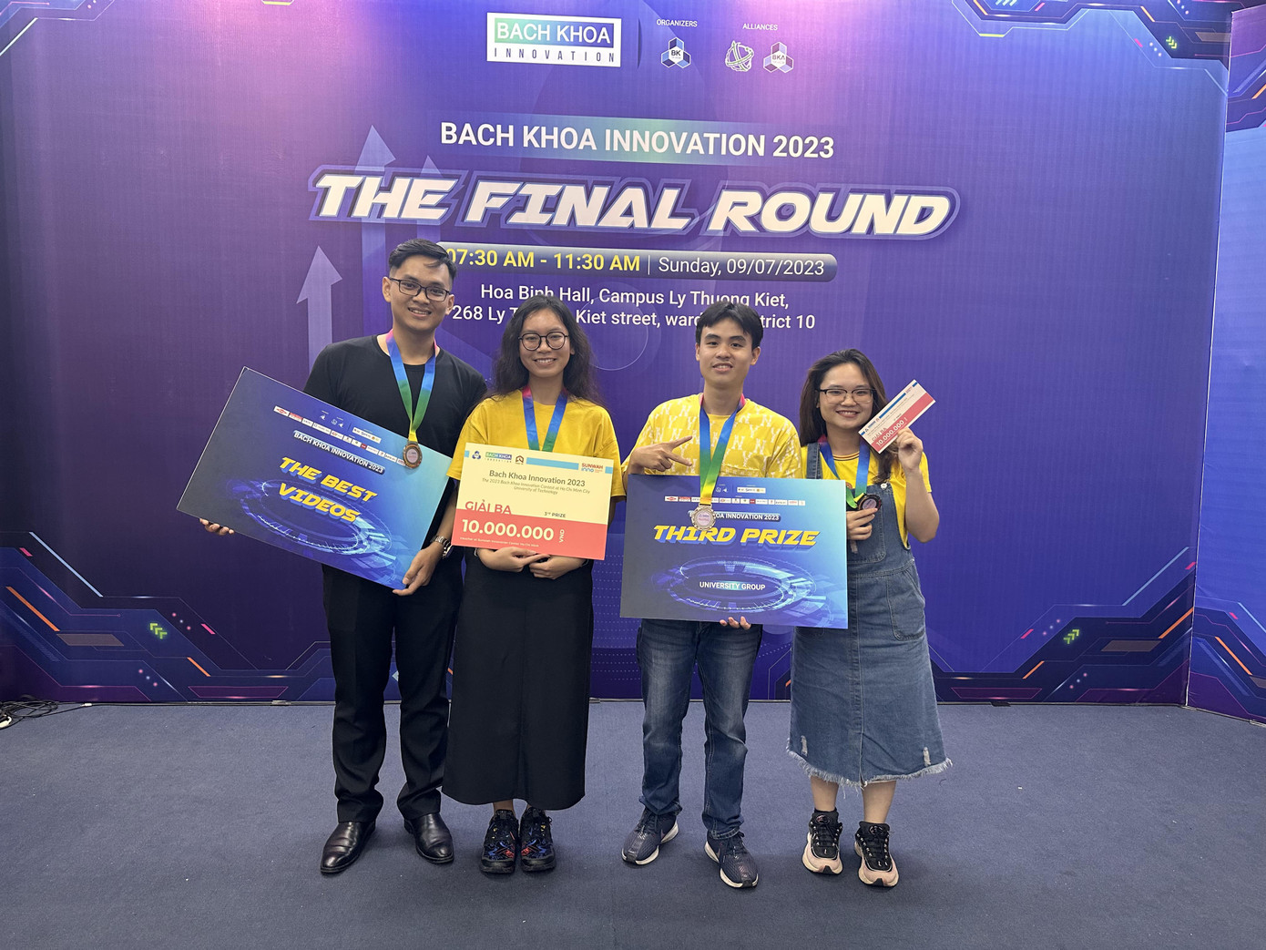 Nhóm Thảo Nguyên nhận giải ba Cuộc thi “Bach Khoa Innovation 2023”. (Ảnh: NVCC) Nhóm Thảo Nguyên nhận giải ba Cuộc thi “Bach Khoa Innovation 2023”. (Ảnh: NVCC)