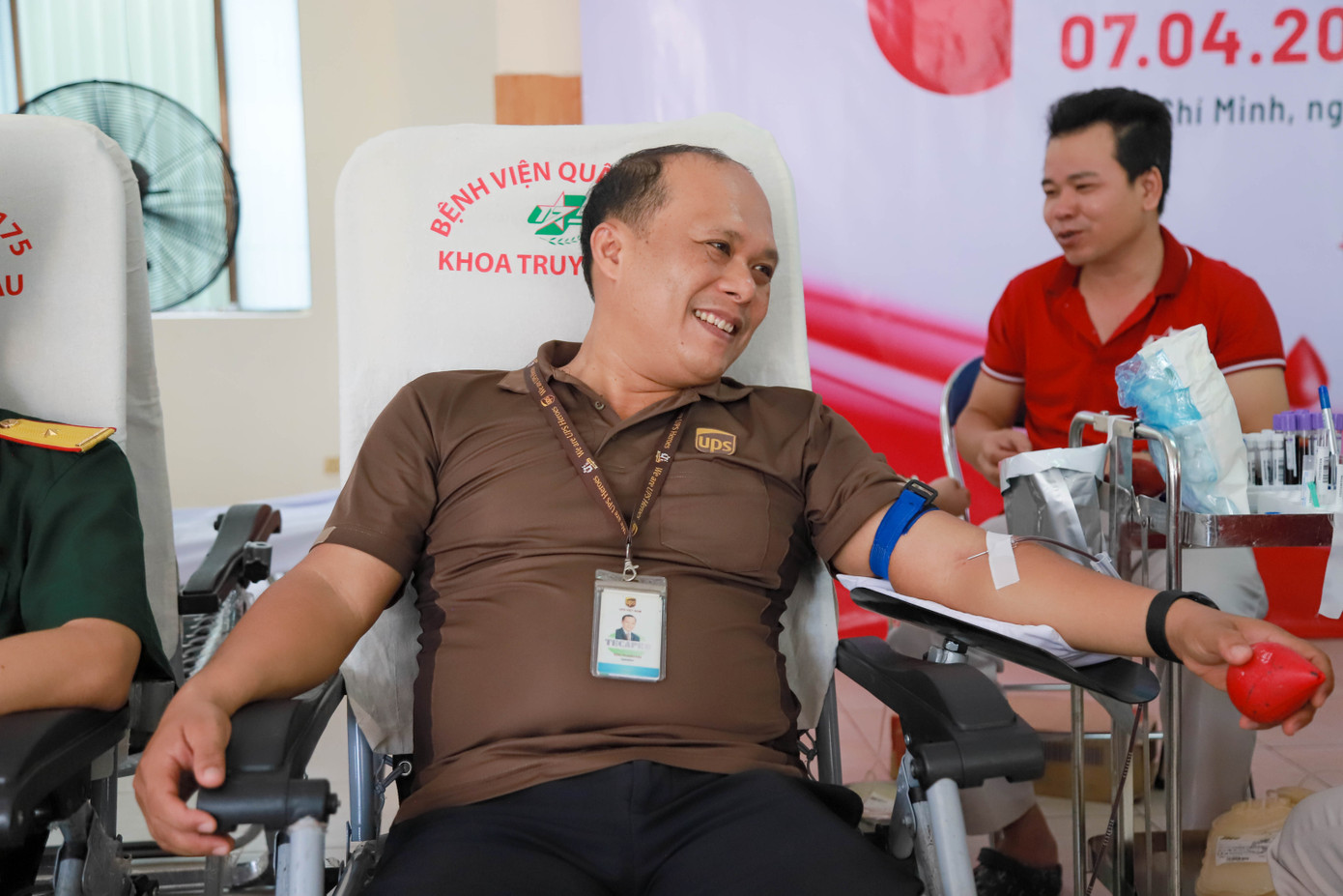 Là người đã có hơn 10 lần tham gia các hoạt động hiến máu tình nguyện, anh Mạc Thanh Hải cho biết, ngay khi được Công ty TECAPRO vận động, anh đã nhanh chóng đăng ký tham gia. “Với tôi, việc hiến máu như là một cách để mình có thể thanh lọc cơ thể định kỳ. Ngoài ra, khi máu của mình có thể giúp được mọi người thì đó cũng là một việc làm rất ý nghĩa cho xã hội, khiến tôi rất tự hào”, anh Hải bày tỏ.