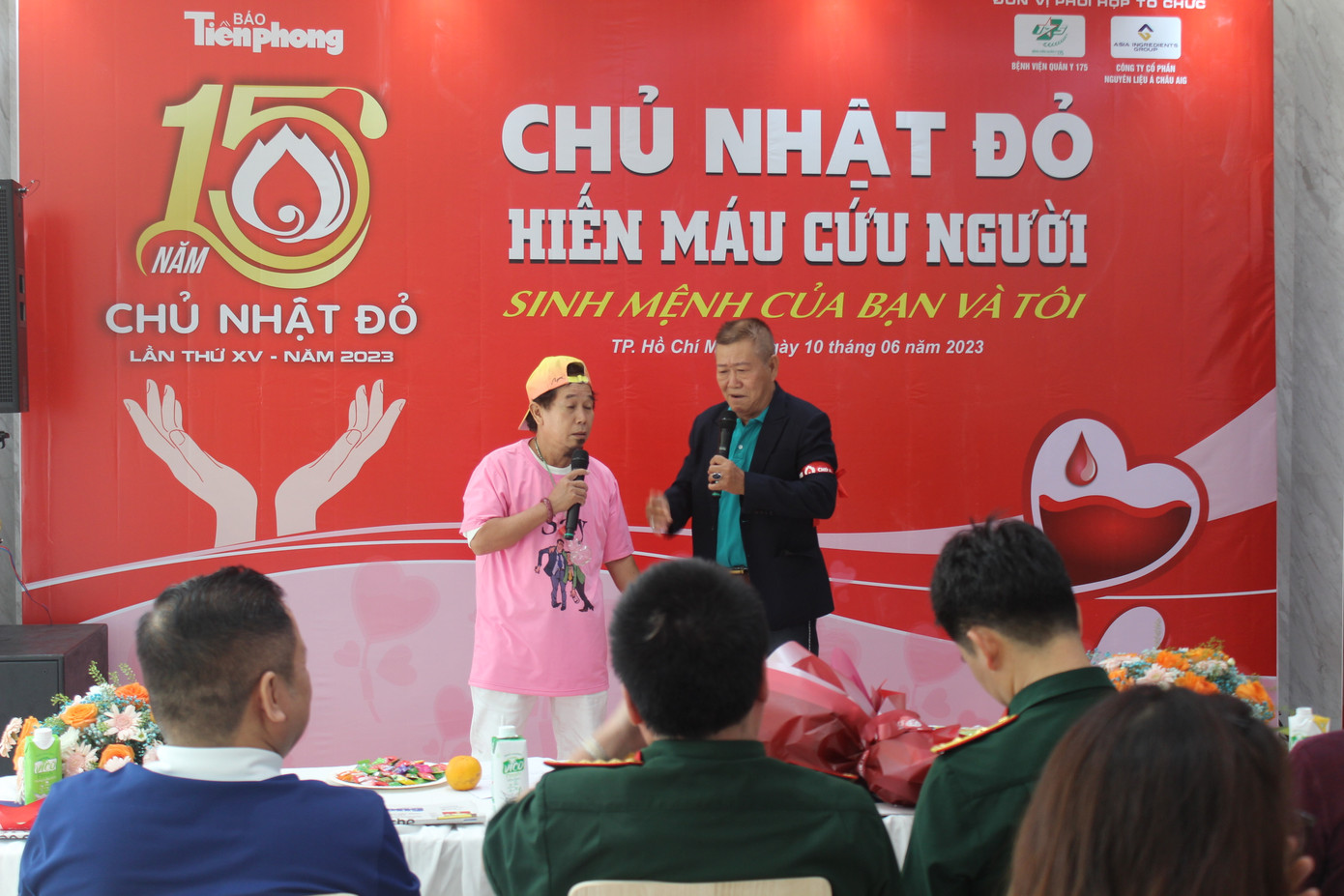 Nhóm hài Vũ Thanh cũng góp vui cùng chương trình với tiểu phẩm hài.