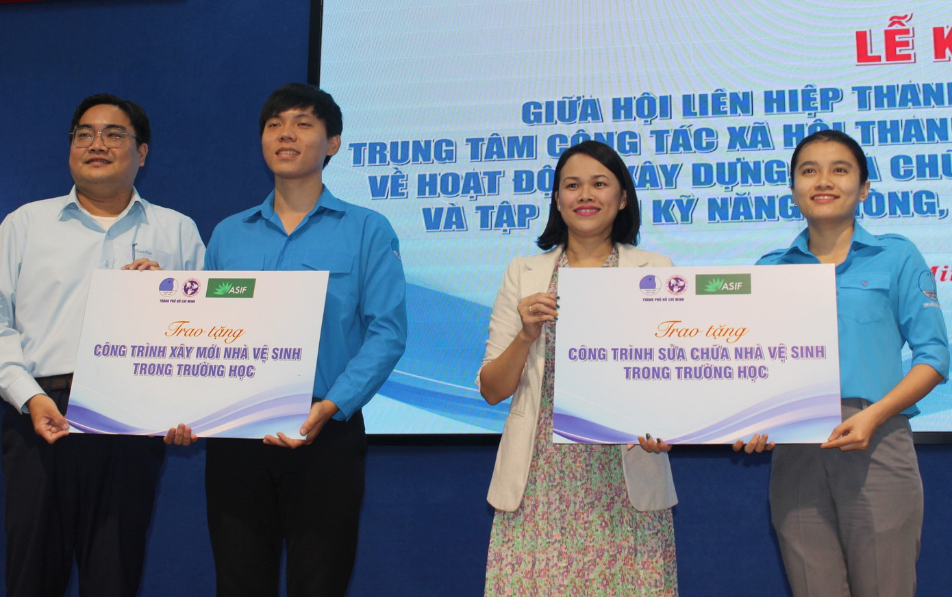 Huyện Hóc Môn và huyện Bình Chánh tiếp nhận nguồn lực sửa chữa và xây mới nhà vệ sinh. Huyện Hóc Môn và huyện Bình Chánh tiếp nhận nguồn lực sửa chữa và xây mới nhà vệ sinh.