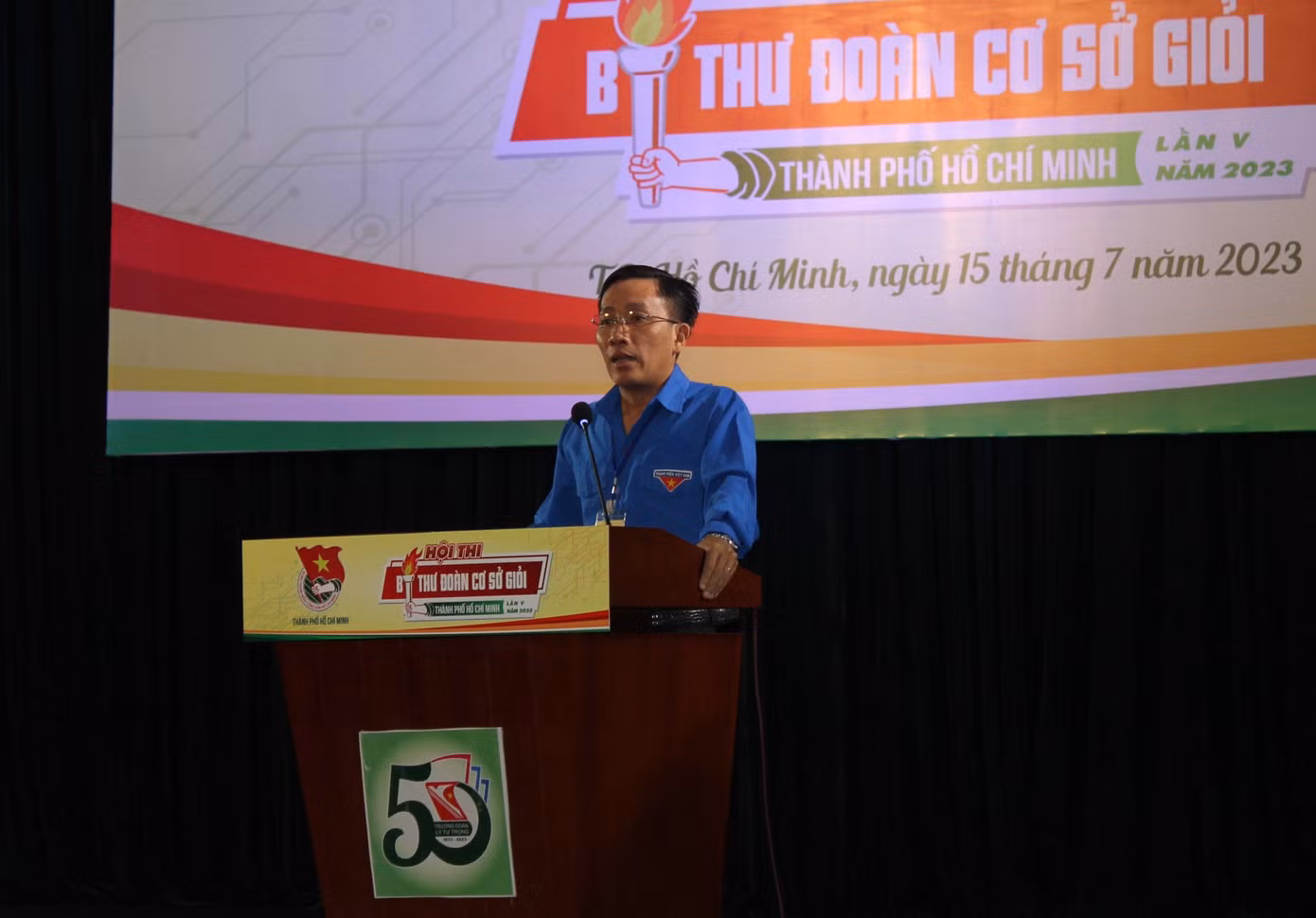 Ông Huỳnh Ngô Tịnh - Bí thư Chi bộ, Hiệu trưởng trường Đoàn Lý Tự Trọng phát biểu tại buổi phát động Hội thi.