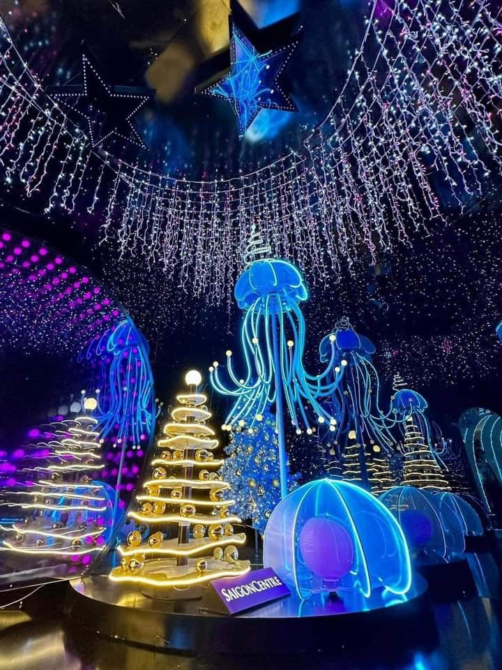 Takashimaya - Saigon Center thu hút nhiều bạn trẻ với chủ đề thủy cung. (Ảnh: Tôi là người Sài Gòn)