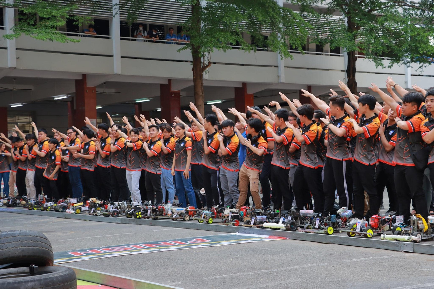 Đặc thù của các ngành kỹ thuật rất ít nữ sinh chọn theo học. Đặc thù của các ngành kỹ thuật rất ít nữ sinh chọn theo học.