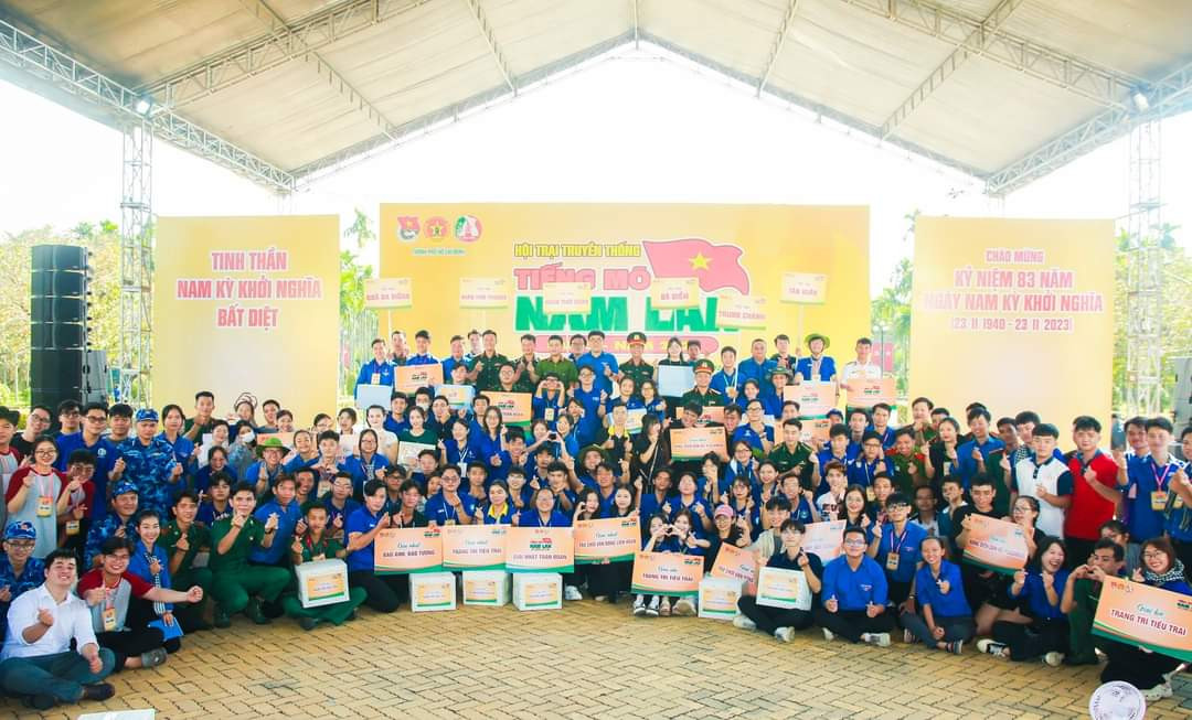 Các đội tham gia Hội trại 'Tiếng mõ Nam Lân' năm 2023 nhận khen thưởng từ Ban Tổ chức. (Ảnh: TLTĐ) Các đội tham gia Hội trại 'Tiếng mõ Nam Lân' năm 2023 nhận khen thưởng từ Ban Tổ chức. (Ảnh: TLTĐ)