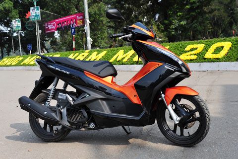 Vóc dáng tương tự Air Blade cũ nhưng được cải thiện khá nhiều về chi tiết nhỏ