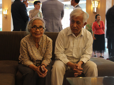 Vợ chồng GS Trần Thanh Vân trả lời phỏng vấn báo Tiền Phong tại Hà Nội. Ảnh: Hoài Nguyễn. Vợ chồng GS Trần Thanh Vân trả lời phỏng vấn báo Tiền Phong tại Hà Nội. Ảnh: Hoài Nguyễn