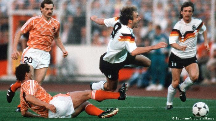 Đối thủ lớn nhất của Đức theo nhận diện của giới chuyên gia nước này là Hà Lan, đã bị loại khỏi EURO 2020. (ảnh DW) Đối thủ lớn nhất của Đức theo nhận diện của giới chuyên gia nước này là Hà Lan, đã bị loại khỏi EURO 2020. (ảnh DW)