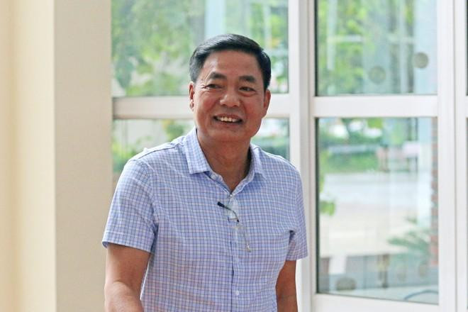 Ông Trần Mạnh Hùng là quan chức ở VPF nhưng đội bóng đá Hải Phòng thường xuyên bị FIFA phạt tiền. CLB nợ thuế, không đáp ứng tiêu chí chuyên nghiệp dù mỗi năm ngân sách thành phố hỗ trợ &quot;khủng&quot;.