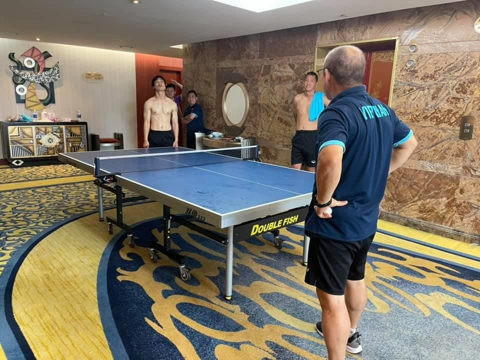 HLV Park Hang-seo được học trò khen là một tay bóng bàn khá cừ. (ảnh L.H.K)