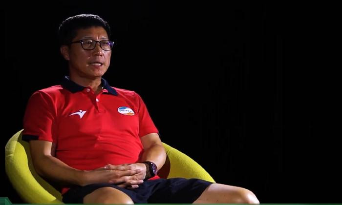 Bác sĩ Kim Gwang-Jae sẽ phụ trách việc tìm điểm phẫu thuật cho Văn Hậu tại Hàn Quốc.