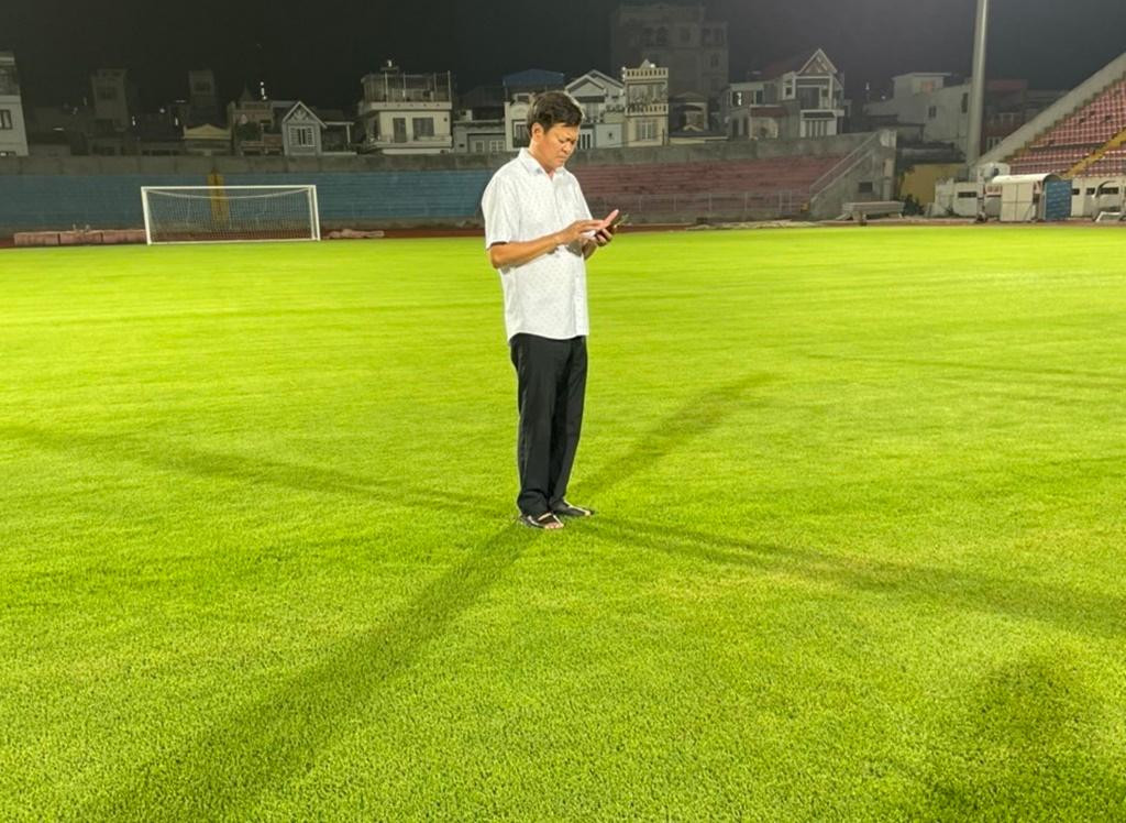 Chi phí sửa sân Lạch Tray lên tới 65 tỷ đồng, cao hơn cả dự án sửa chữa lớn của sân vận động quốc gia Mỹ Đình và phần lớn sử dụng tiền ngân sách. Chi phí sửa sân Lạch Tray lên tới 65 tỷ đồng, cao hơn cả dự án sửa chữa lớn của sân vận động quốc gia Mỹ Đình và phần lớn sử dụng tiền ngân sách.