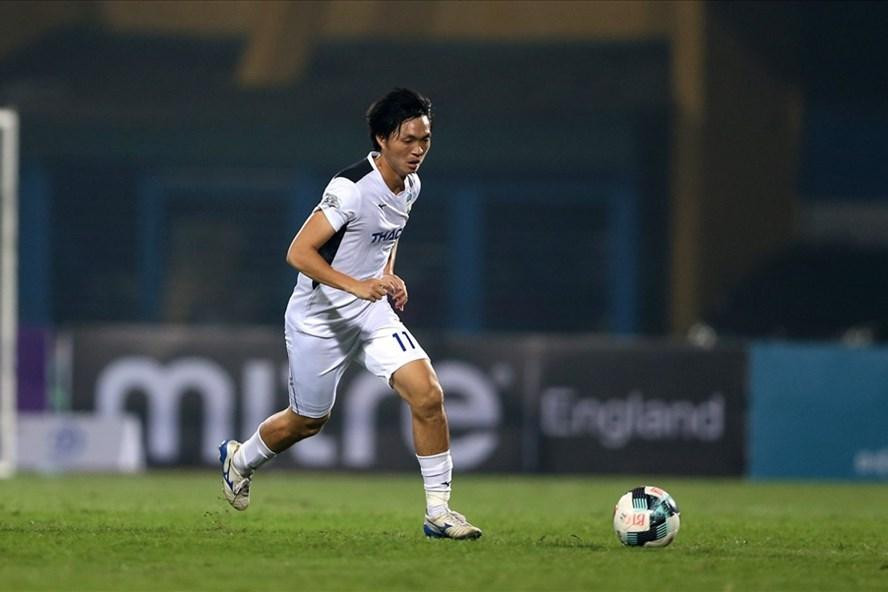 Khi đỉnh cao phong độ, Tuấn Anh thường thực hiện những đường chuyến xé toang hàng thủ đối phương. (ảnh Hải Đăng) Khi đỉnh cao phong độ, Tuấn Anh thường thực hiện những đường chuyến xé toang hàng thủ đối phương. (ảnh Hải Đăng)