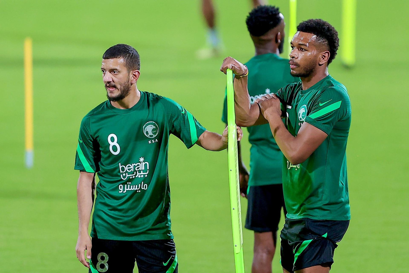 Saudi Arabia sở hữu nhiều cầu thủ giàu kỹ thuật, tốc độ và kinh nghiệm thi đấu quốc tế.